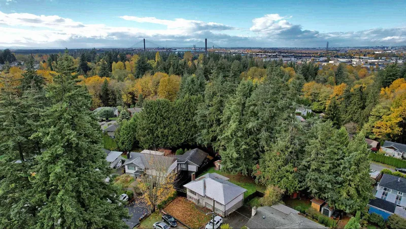 8824 RUSSELL DRIVE - photo 4 of 12