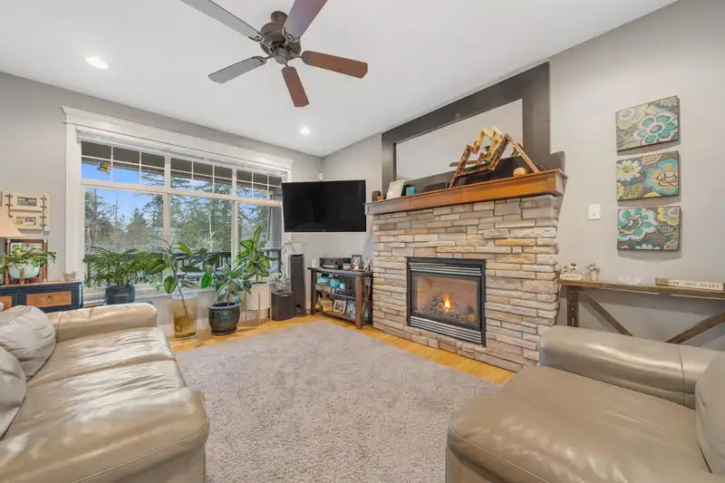 11249 CREEKSIDE STREET - photo 3 of 40