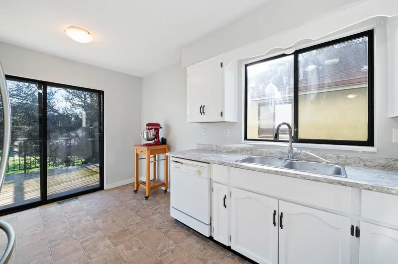 6640 133 STREET - photo 3 of 25