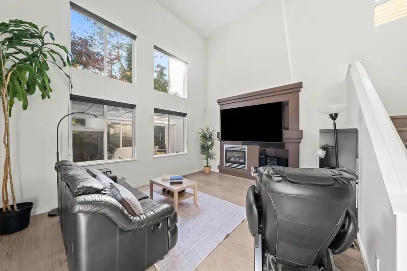 14938 59 AVENUE - photo 3 of 40
