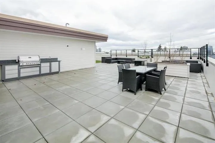 334 13768 108 AVENUE - photo 4 of 5