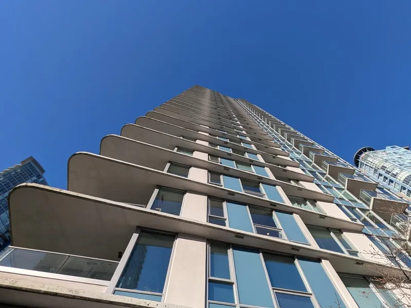 1006 188 KEEFER PLACE - photo 2 of 25