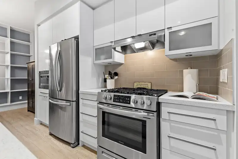 12 7811 209 STREET - photo 2 of 39