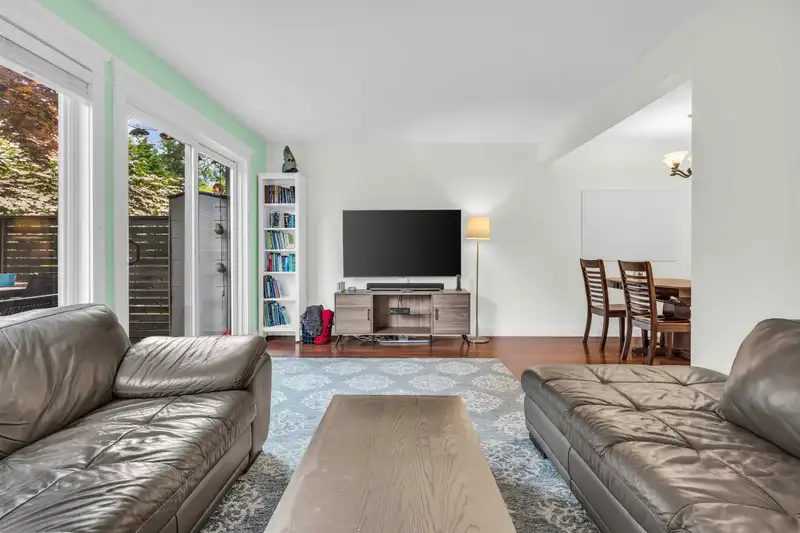 39 1910 CEDAR VILLAGE CRESCENT - photo 4 of 40