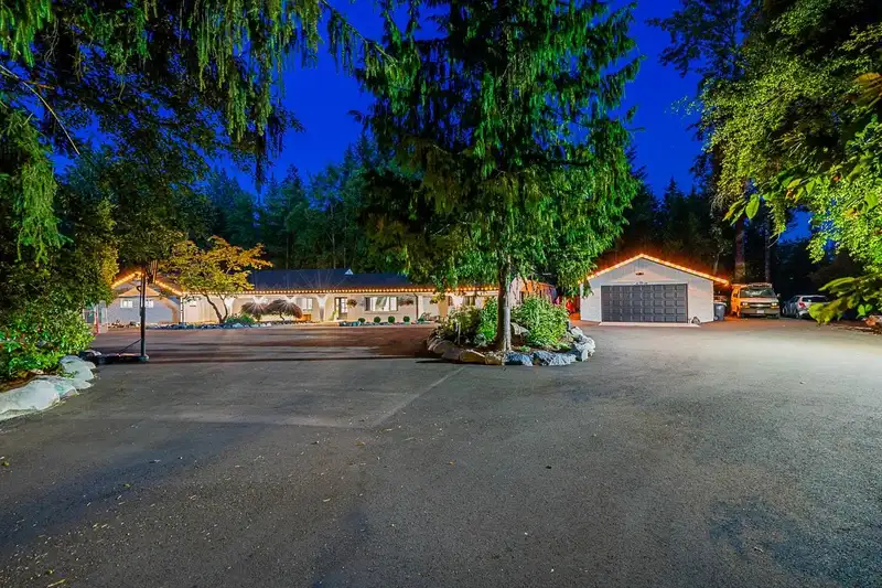 4538 MARTINGALE CRESCENT - photo 2 of 32