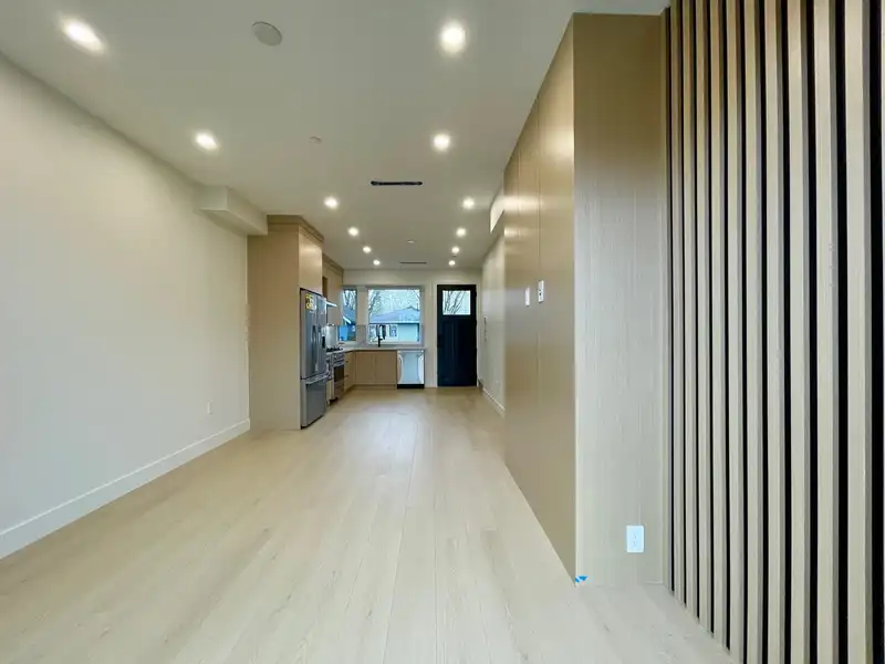 162 E 43RD AVENUE - photo 2 of 12