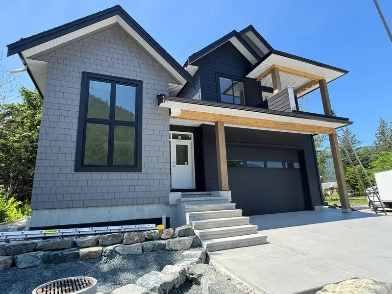 396 EAGLE STREET - photo 2 of 33