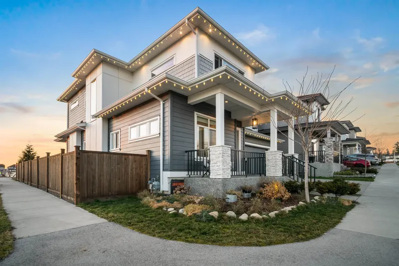 2055 167A ST - photo 1 of 24