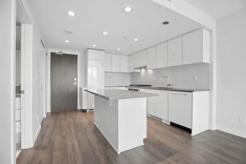 605 2388 MADISON AVENUE - photo 2 of 30