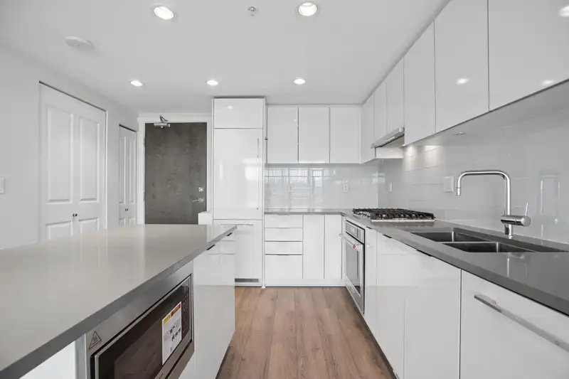605 2388 MADISON AVENUE - photo 3 of 30