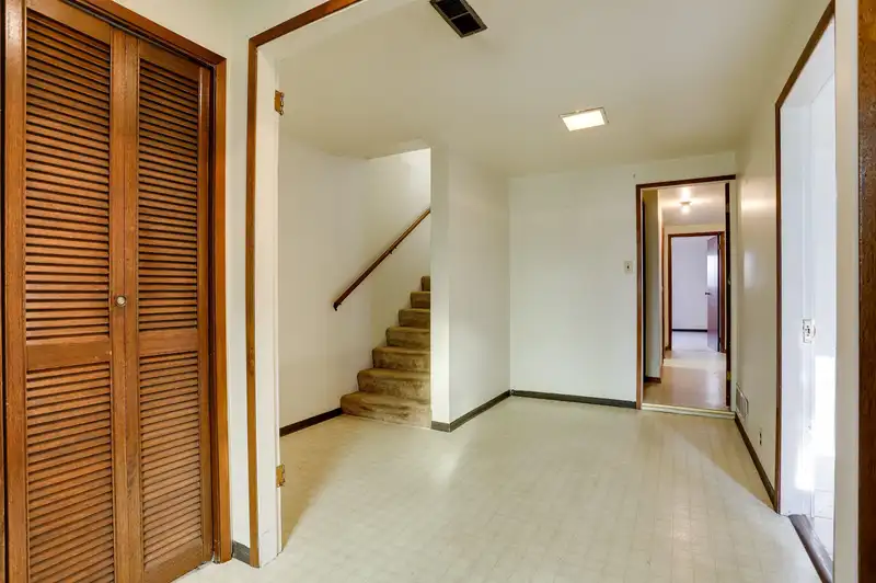 2579 E PENDER STREET - photo 2 of 35