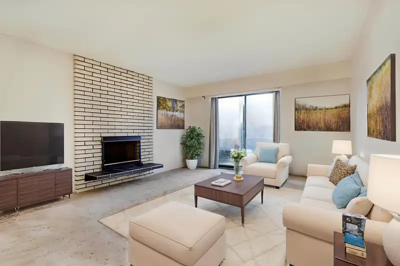 2579 E PENDER STREET - photo 4 of 35