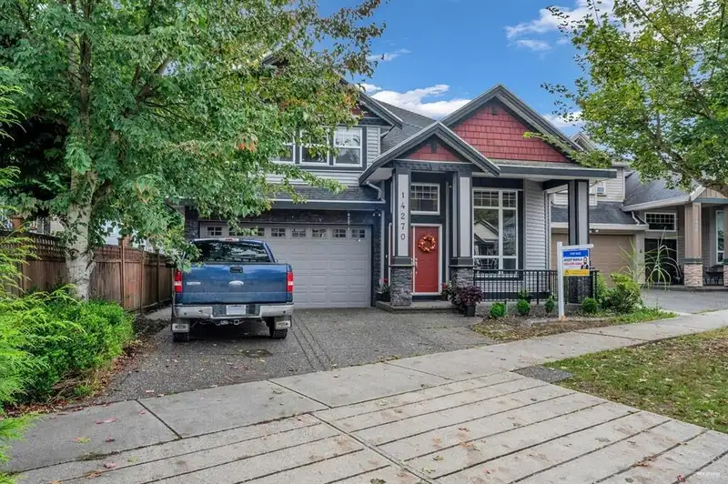 14270 65 AVENUE - photo 3 of 37