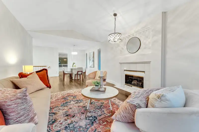 1264 JOHNSON STREET - photo 3 of 36