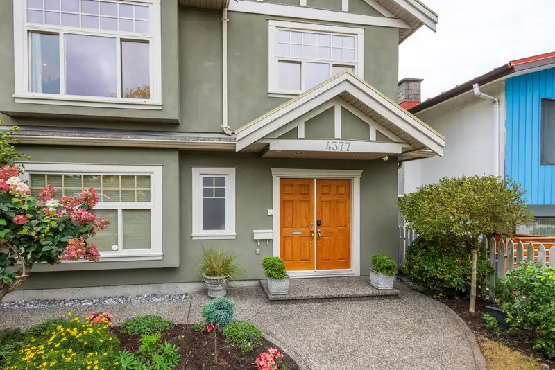 4377 INVERNESS STREET - photo 1 of 40