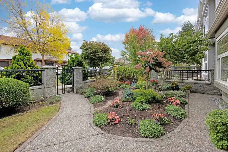 4377 INVERNESS STREET - photo 2 of 40