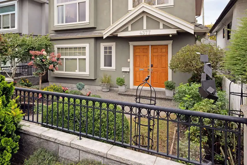 4377 INVERNESS STREET - photo 4 of 40