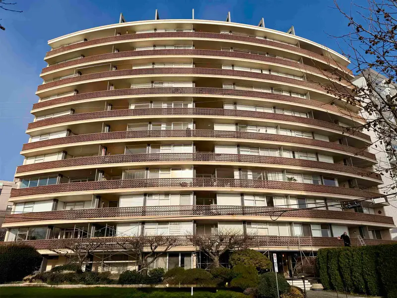 105 2135 ARGYLE AVENUE - photo 2 of 25