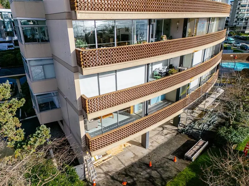 105 2135 ARGYLE AVENUE - photo 4 of 25