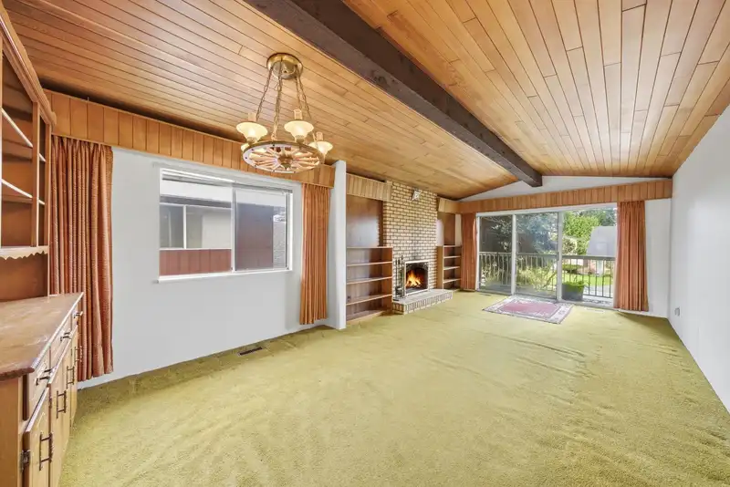 10600 SEAMOUNT ROAD - photo 4 of 40