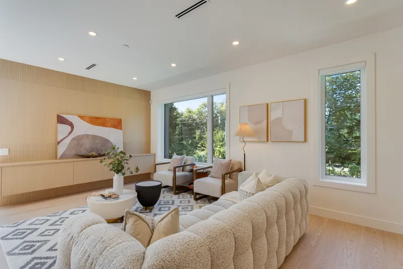 7178 EAST BOULEVARD - photo 2 of 25