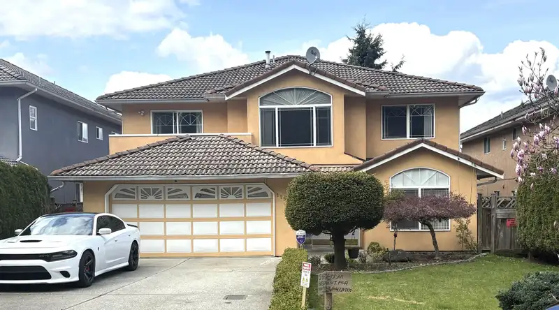 11903 98 AVENUE - photo 1 of 13