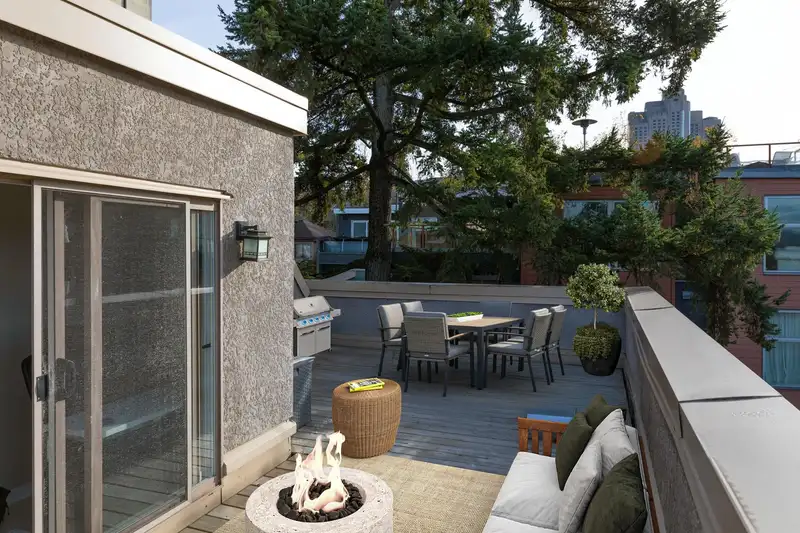 51 870 W 7TH AVENUE - photo 2 of 20