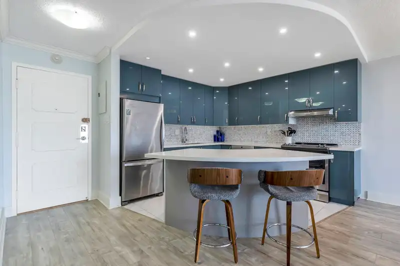 805 710 SEVENTH AVENUE - photo 2 of 39