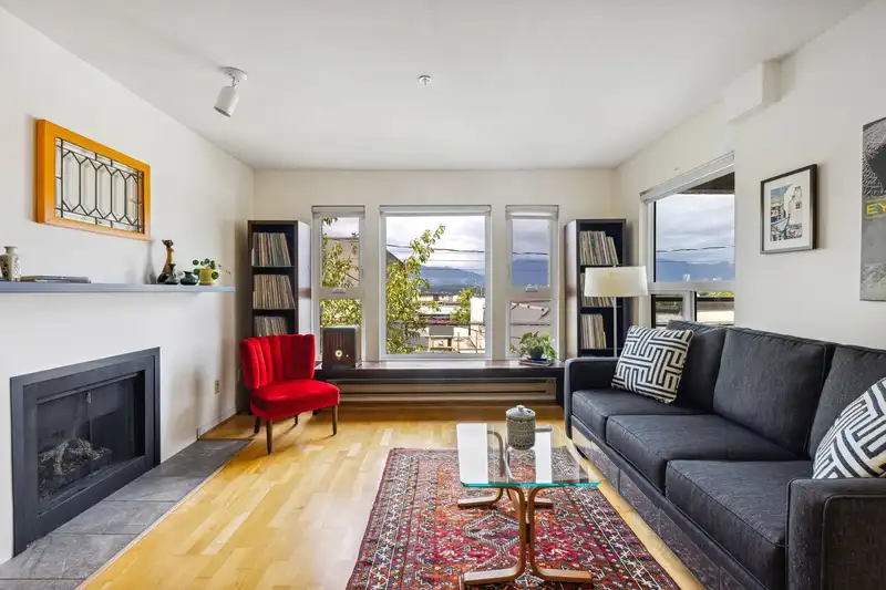 304 2121 W 5TH AVENUE - photo 1 of 29