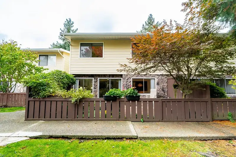 49 9378 122 STREET - photo 1 of 32