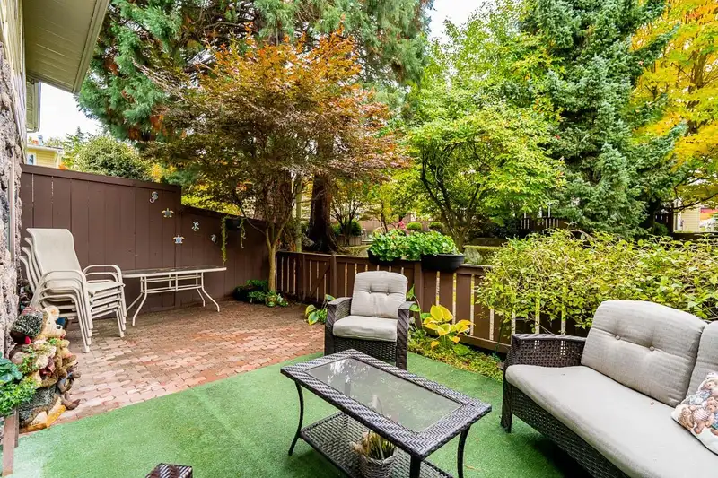 49 9378 122 STREET - photo 4 of 32