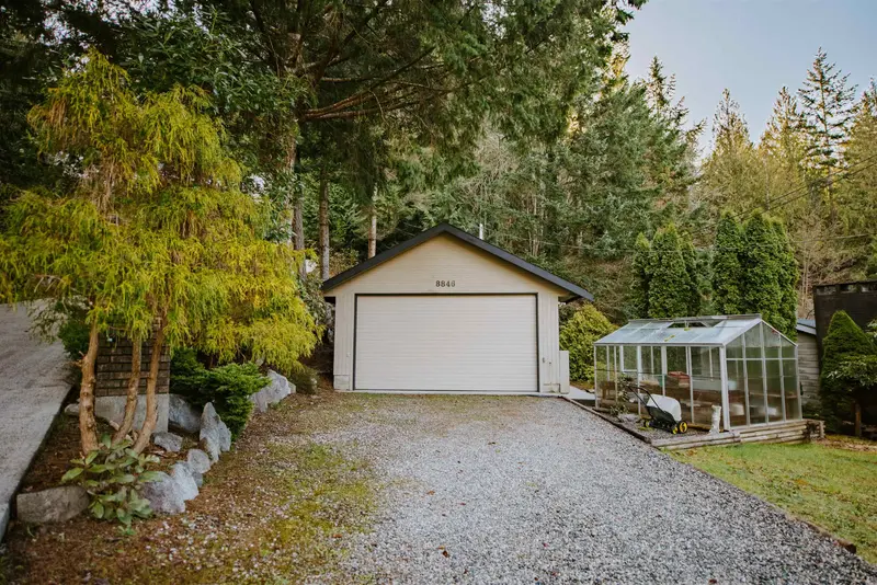 8846 REDROOFFS ROAD - photo 3 of 25