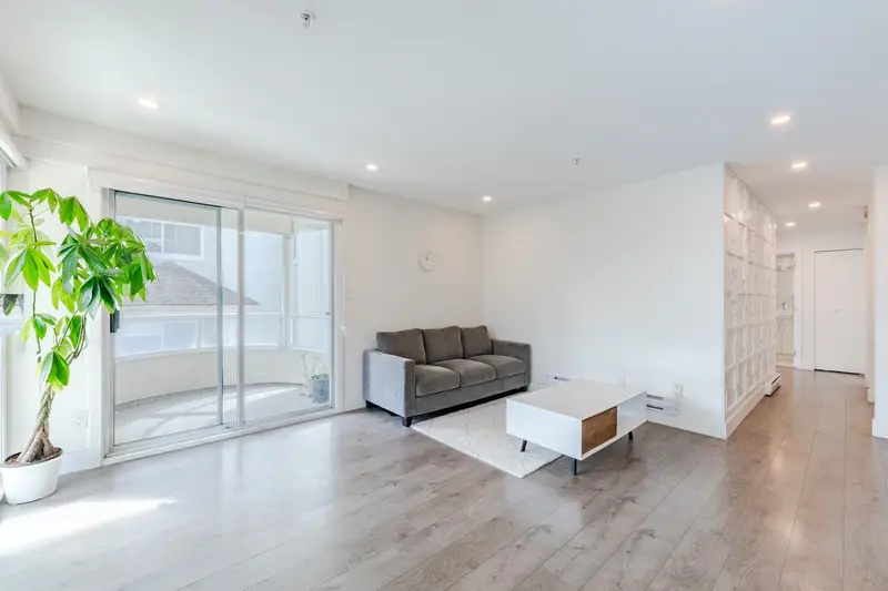 208 7620 COLUMBIA STREET - photo 4 of 25