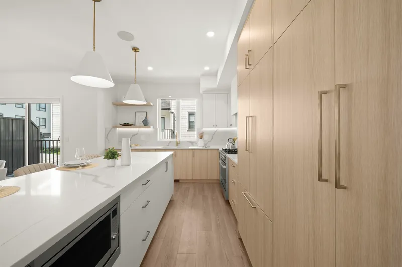 21 16358 90 AVENUE - photo 4 of 25