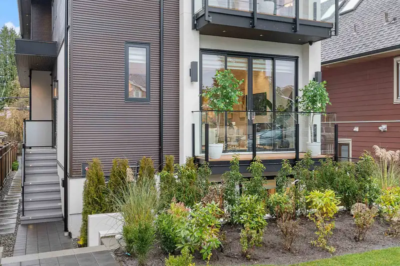 243 E 21ST STREET - photo 4 of 40