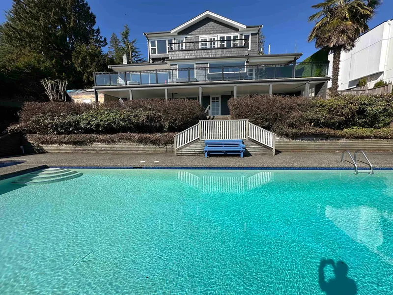 2390 PALMERSTON AVENUE - photo 1 of 25