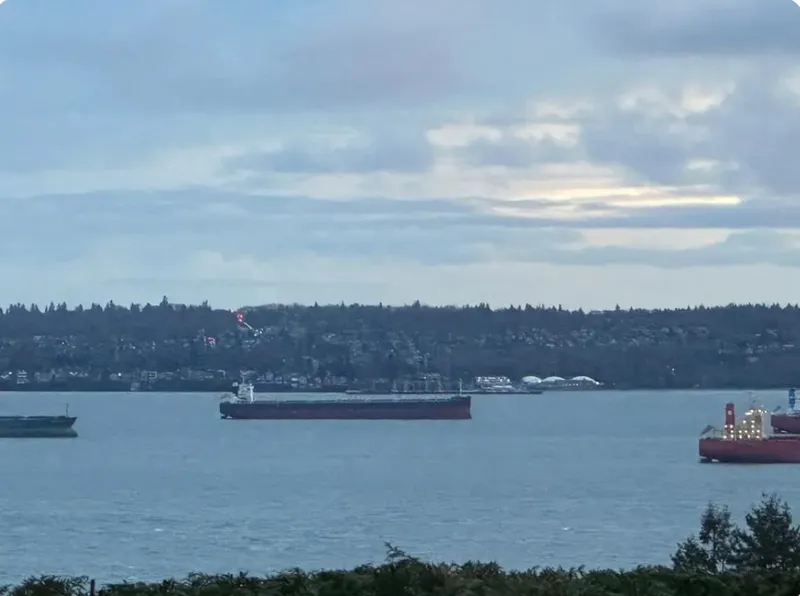 2390 PALMERSTON AVENUE - photo 4 of 25