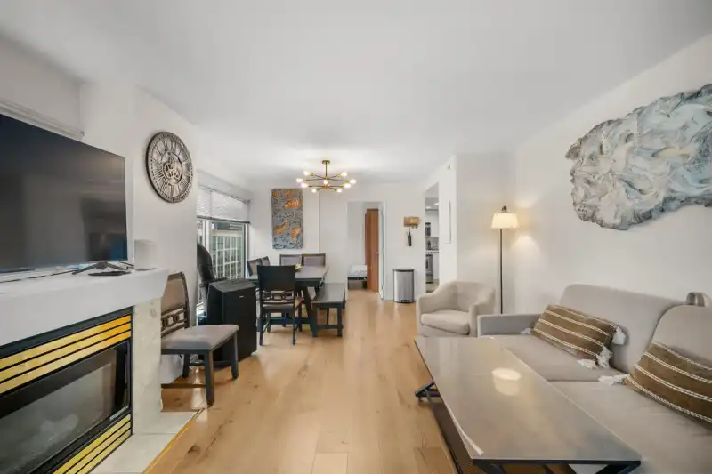 2204 183 KEEFER PLACE - photo 1 of 29