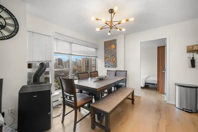 2204 183 KEEFER PLACE - photo 3 of 29