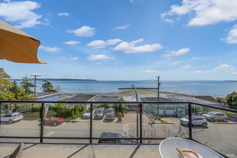 15187 VICTORIA AVENUE - photo 4 of 40