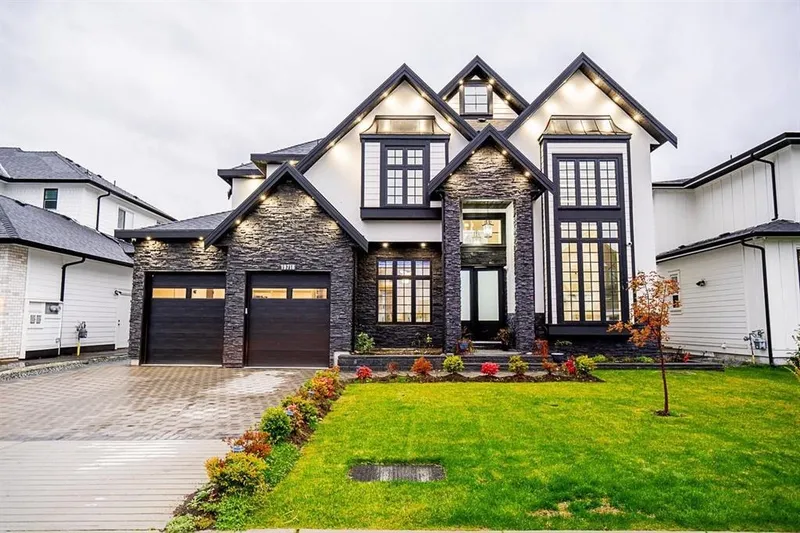 19718 33 AVENUE - photo 1 of 25