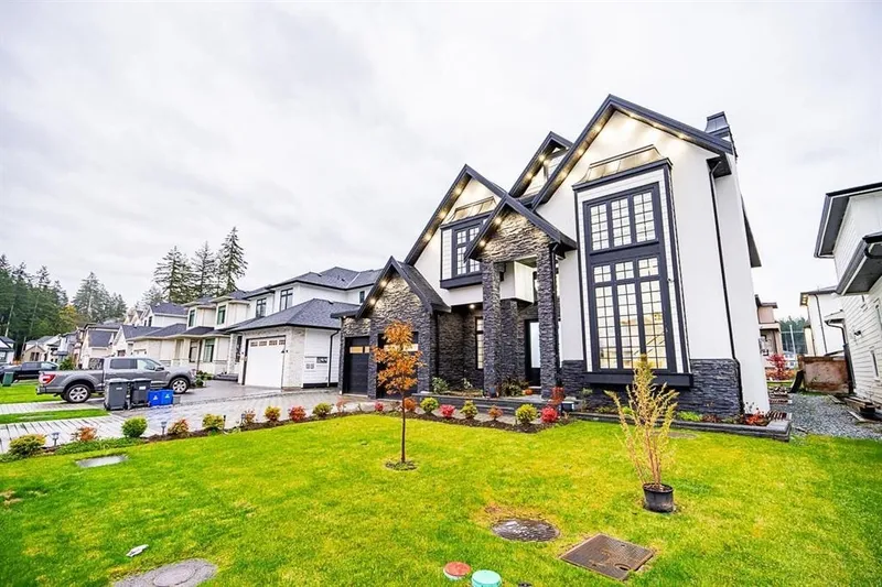 19718 33 AVENUE - photo 2 of 25