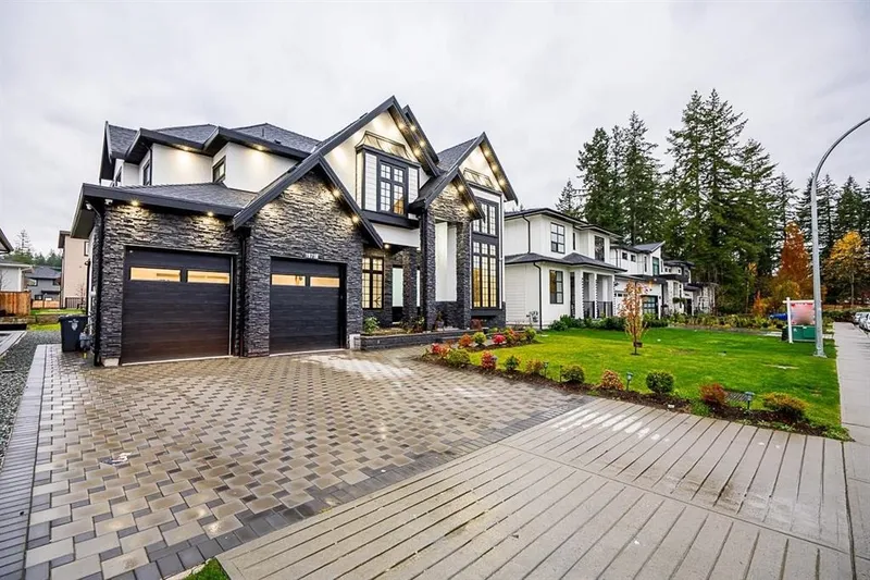 19718 33 AVENUE - photo 3 of 25