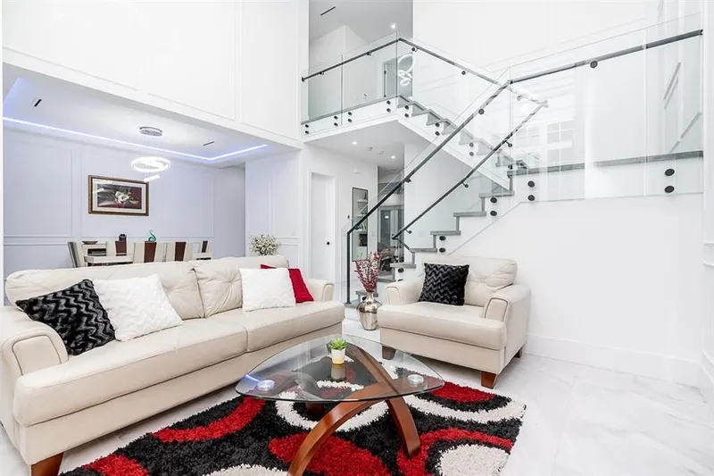 19718 33 AVENUE - photo 4 of 25