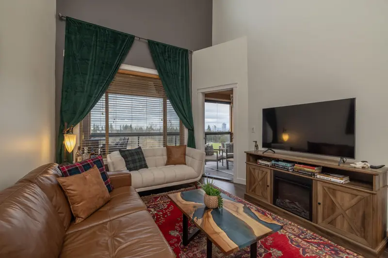 629 8067 207 STREET - photo 4 of 25