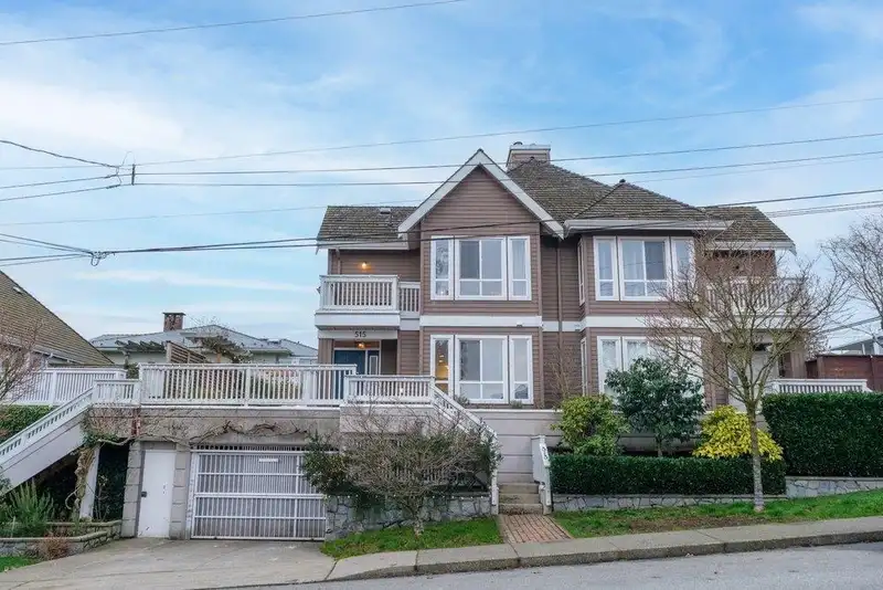 515 ST. ANDREWS AVENUE - photo 2 of 40