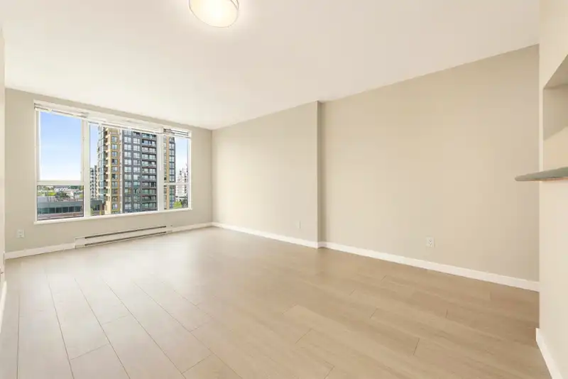 905 5189 GASTON STREET - photo 1 of 22