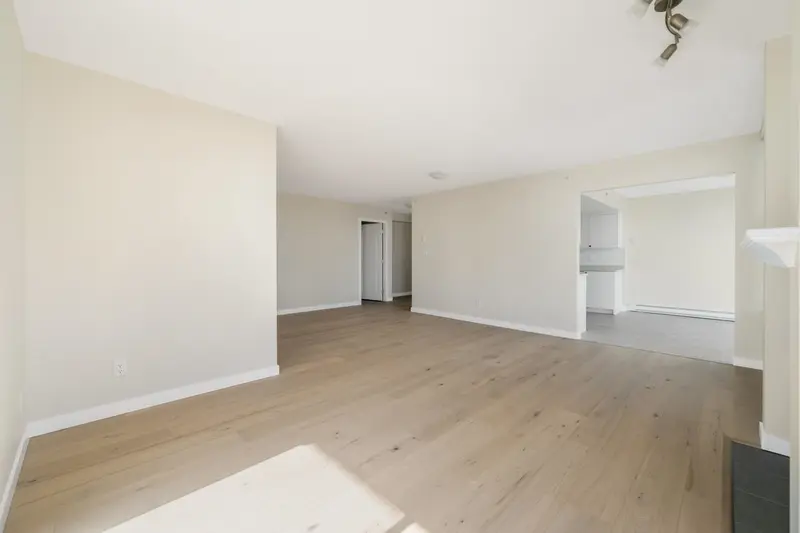 1105 728 PRINCESS STREET - photo 4 of 25