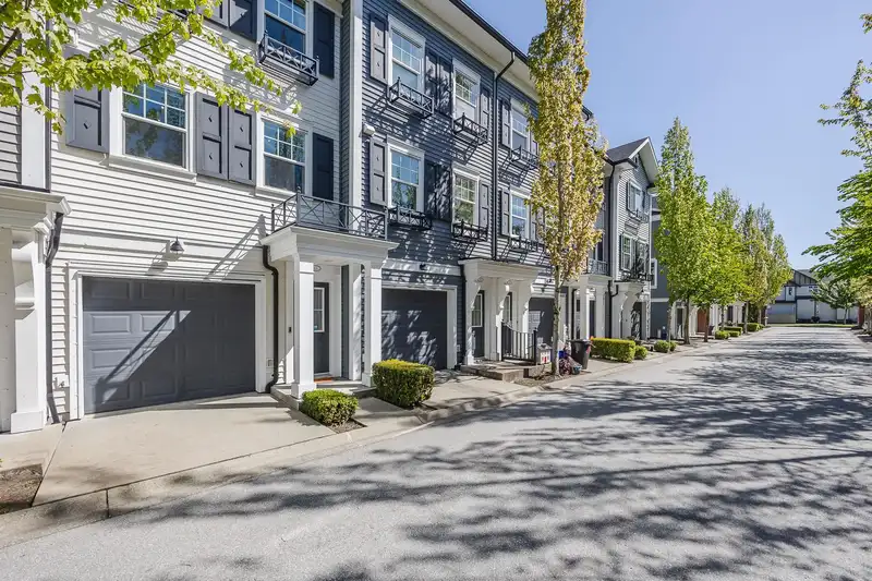 33 7348 192A STREET - photo 3 of 40