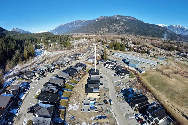 1004 PHARE CRESCENT - photo 4 of 25